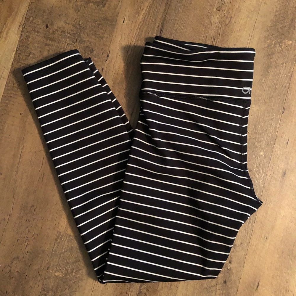 GapFit Black and White Striped Legging compression